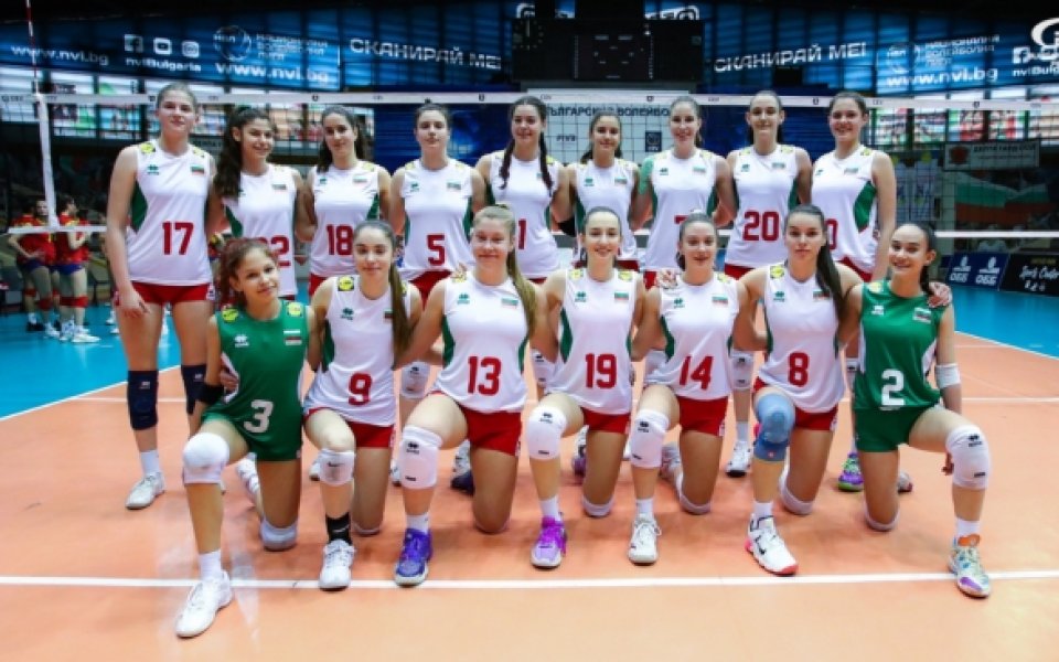 Треньорският щаб на националния отбор на България за жени под