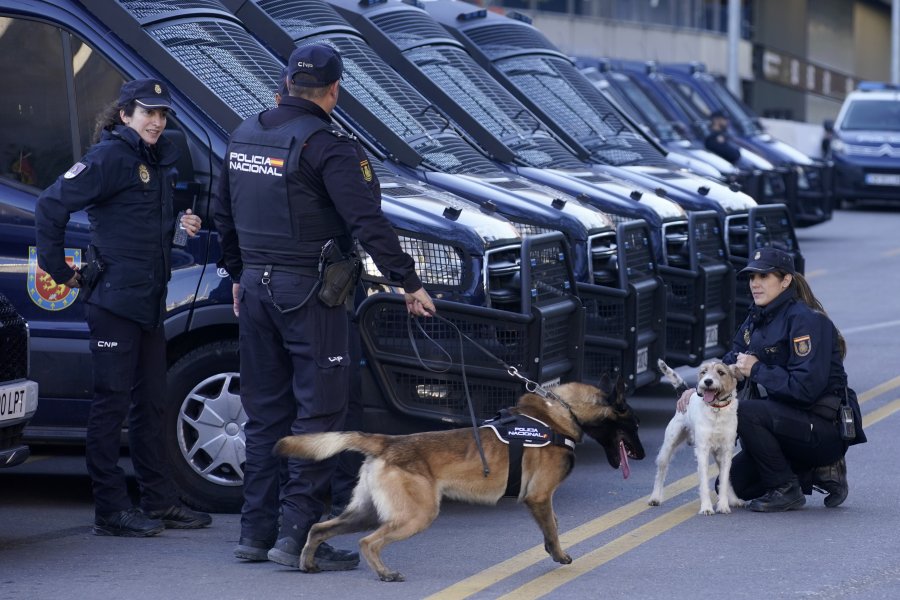 Полиция преди Реал Мадрид и Манчестър Сити1