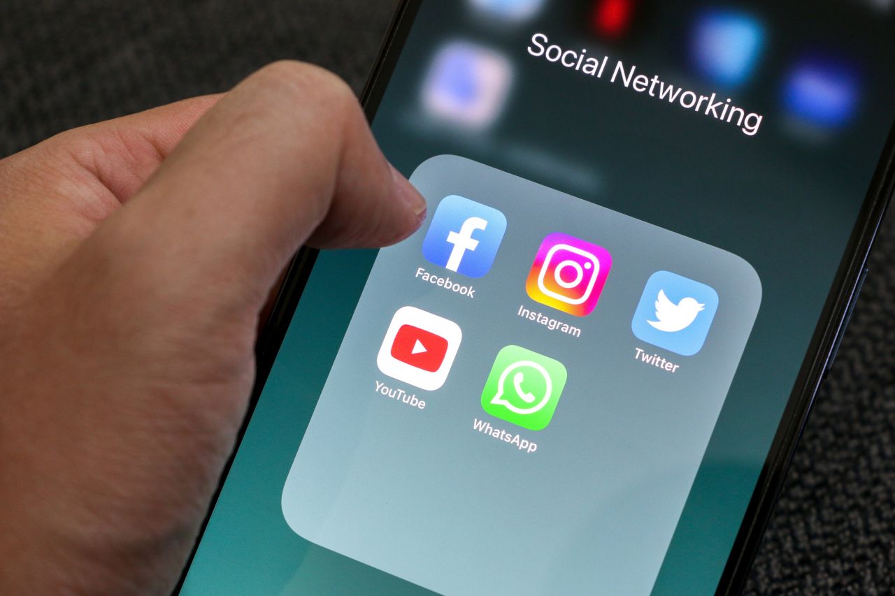 Meta въвежда платени версии на Facebook, Instagram и WhatsApp в световен мащаб