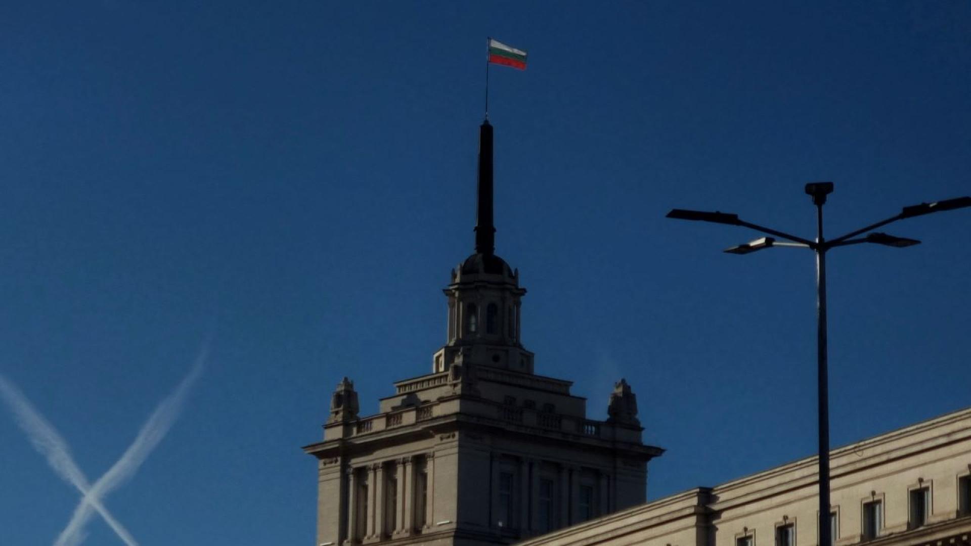 Решение за освобождаване с възстановяване и предоставяне на освободени държавни