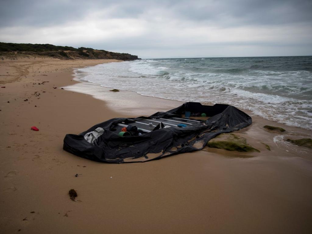 Спасителен екип е открил надуваема лодка с четири мъртви жени