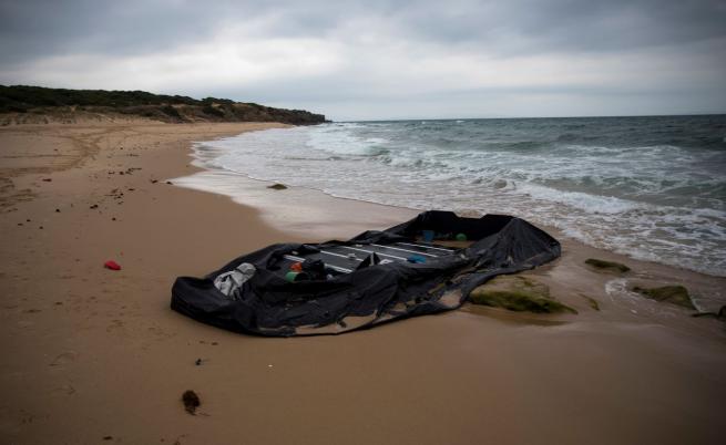 Откриха мигрантска лодка с четири жертви край бреговете на Испания