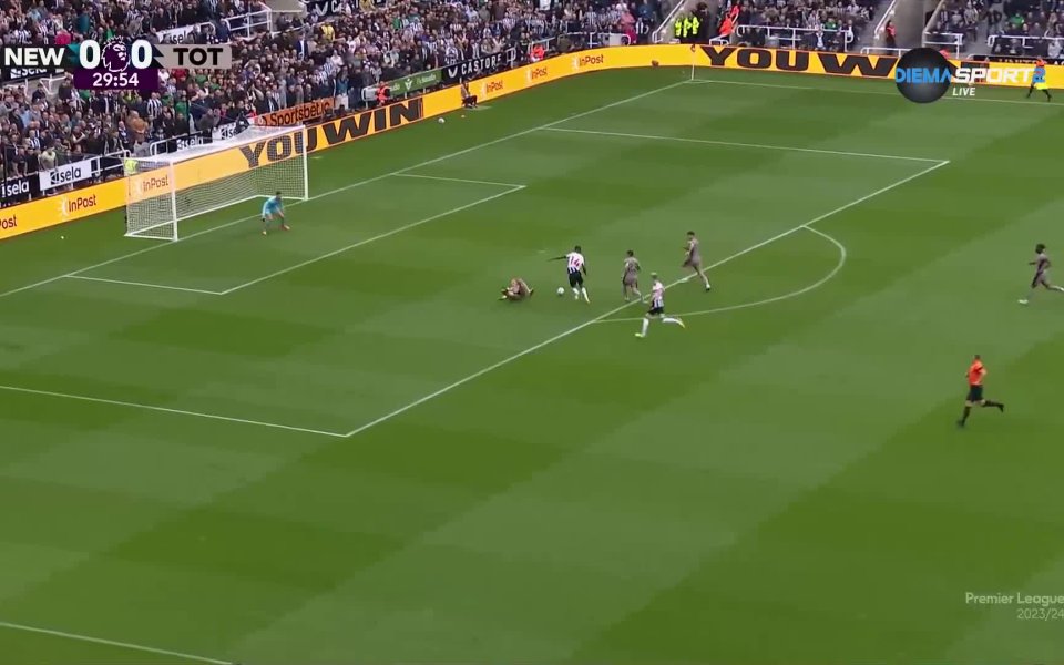 Бранителят на Тотнъм Мики ван де Вен е определян от