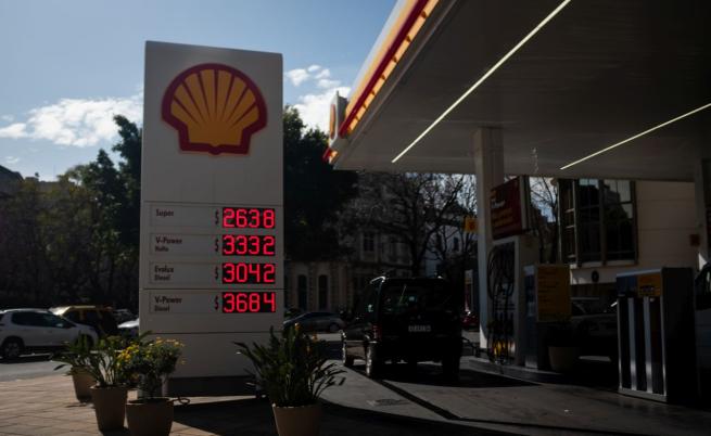 Цената на петрола падна, чакаме влияние и върху тази на бензина