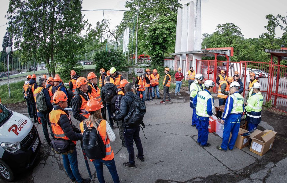 Събаряне на козирката на Армията1