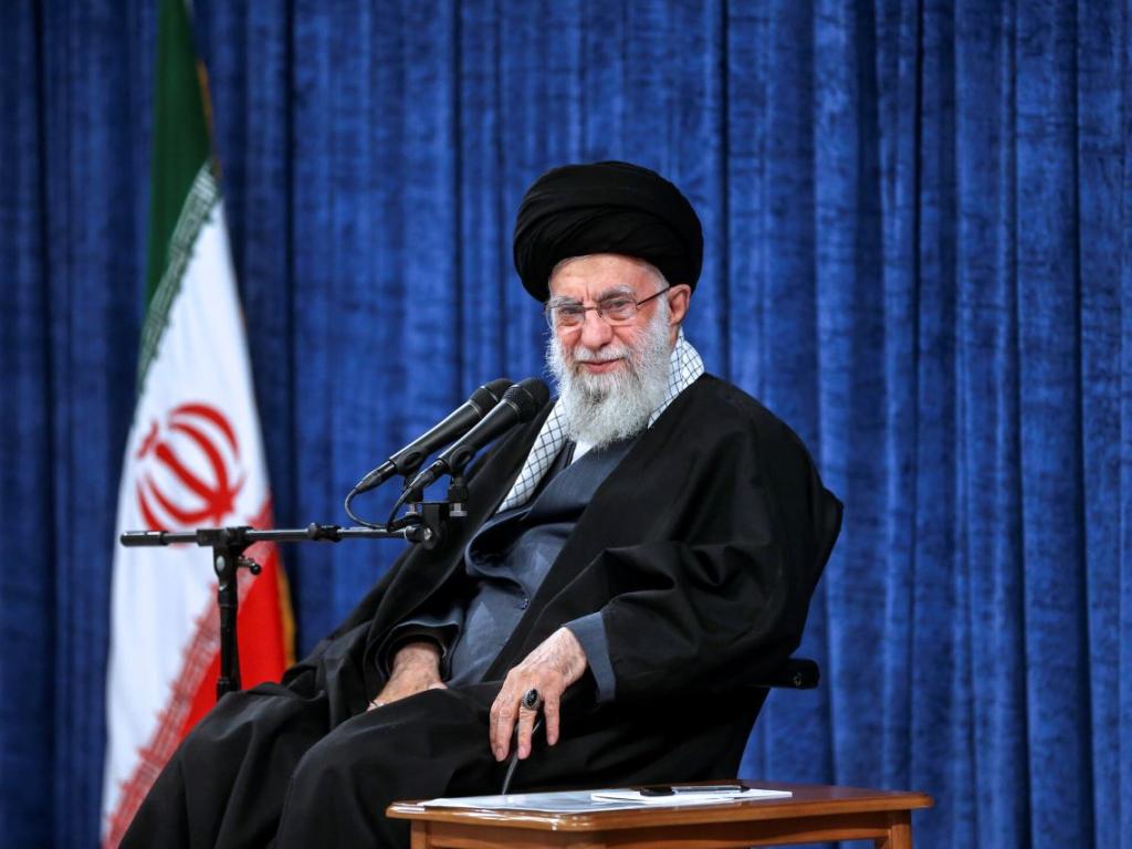 От 35 години аятолах Али Хаменей е неизменен върховен водач