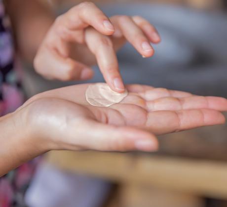 Докато тенът често е възприеман като символ на здраве и