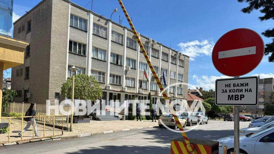Мъж е пострадал пред сградата на полицията в Казанлък