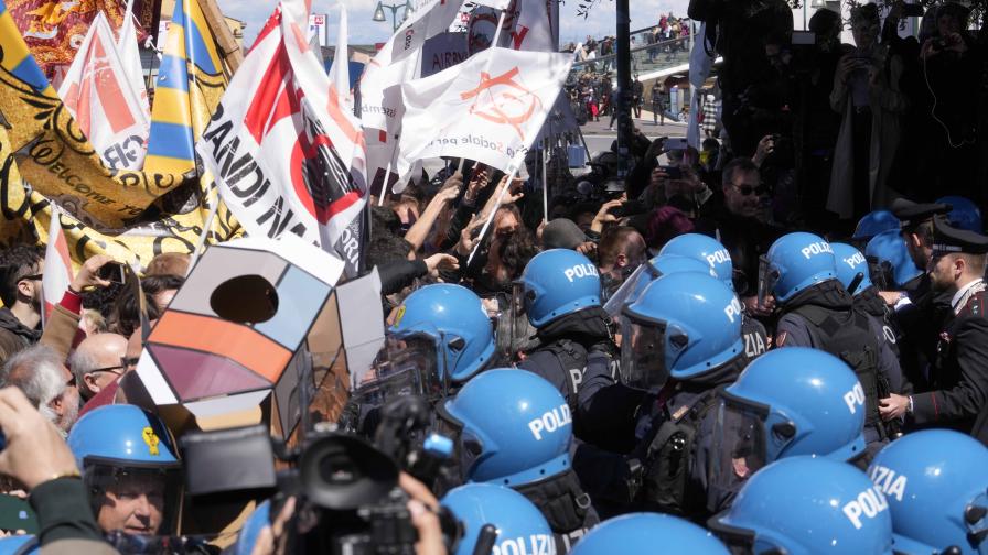 Протести във Венеция след въвеждането на такса за туристи