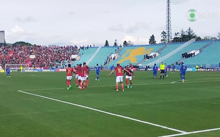 Каранга и Линдсет празнуват заедно попадението (видео)