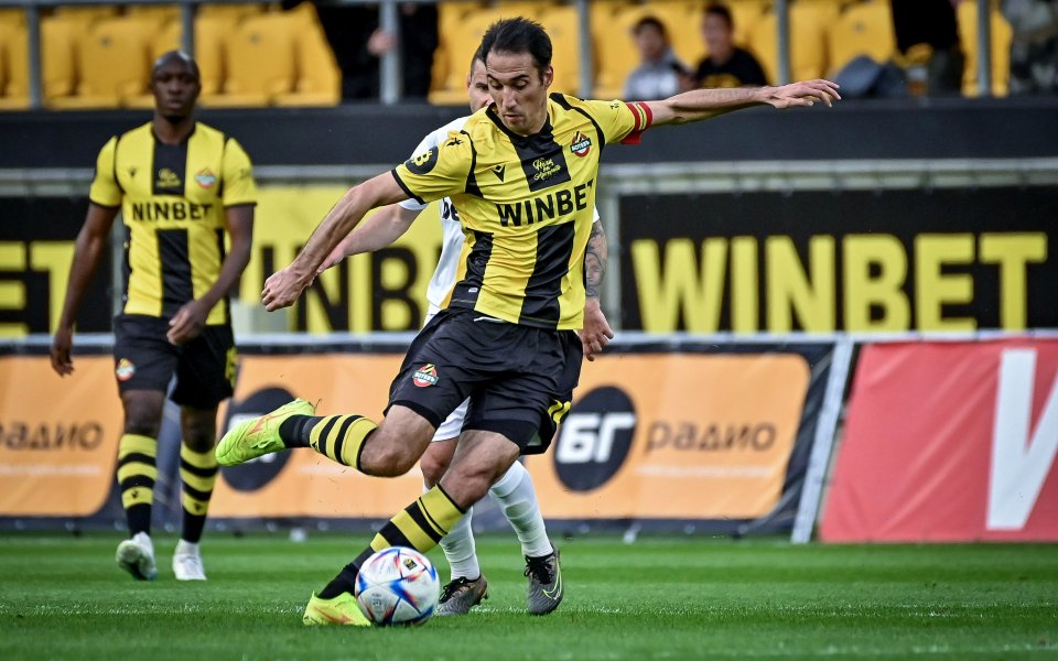 Ивелин Попов достигна кота 150 мача в българския елит. Капитанът