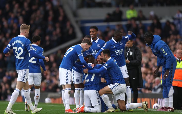 Евертън ликува, остава във Висшата лига