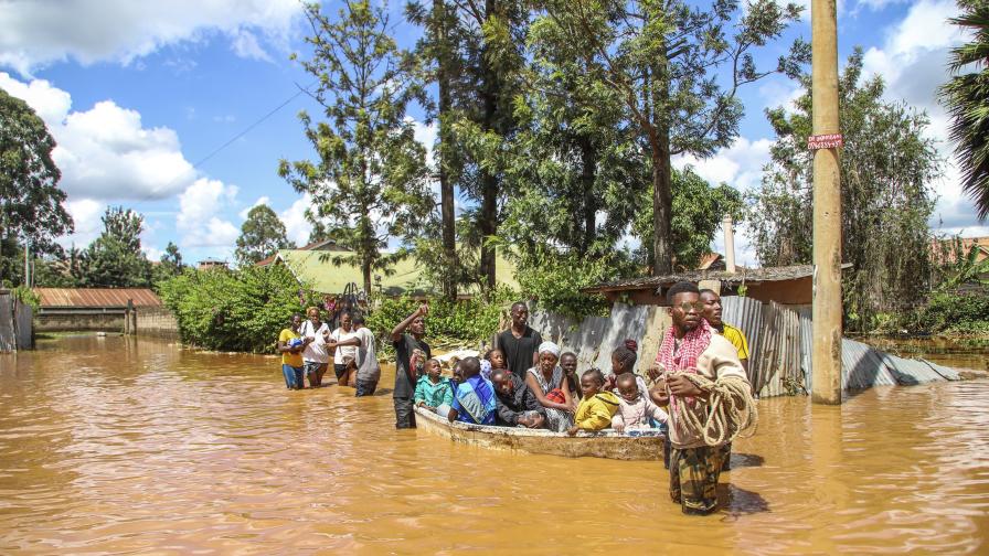 <p>Воден ад: Най-малко 70 загинали при наводнения в Кения</p>