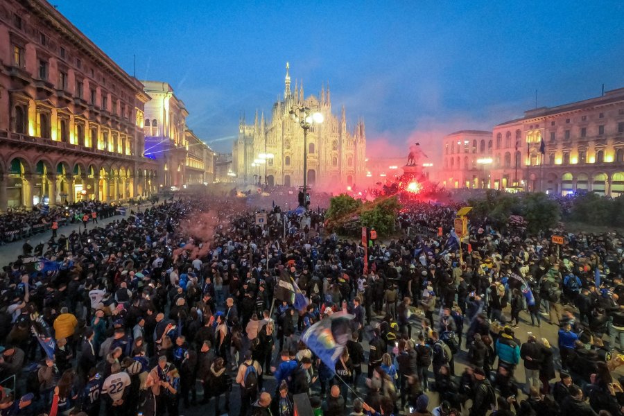 Безсънна нощ в Милано след Скудетото на Интер1