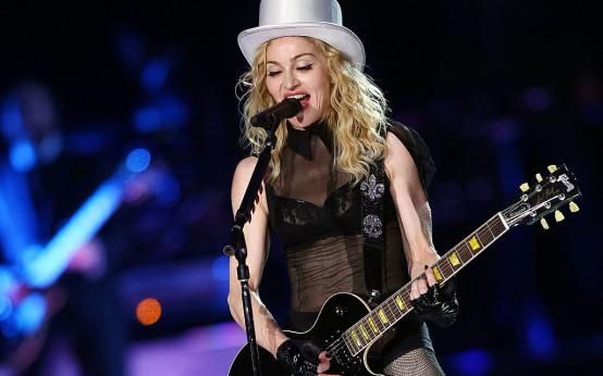 Как българска китара стигна до концерт на Мадона