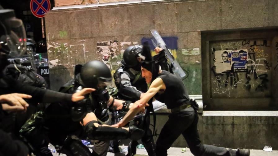 <p>Напрежението в Грузия доведе до арести (СНИМКИ/ВИДЕО)</p>