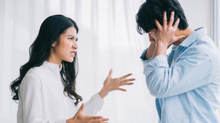Според психолог: 8-те токсични фрази, които вредят на връзката ви
