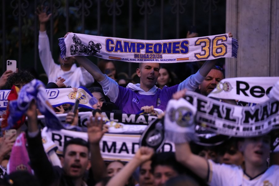 Радостта на феновете на Реал Мадрид след спечелването на титлата1