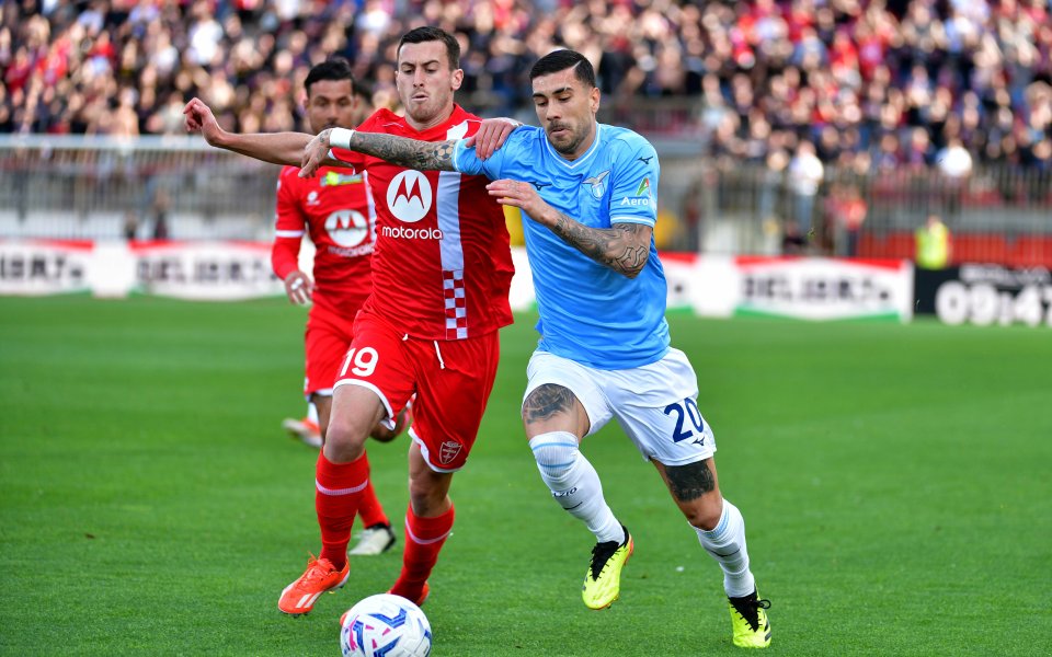 Футболистът на Лацио - Матия Дзакани, не успя да сдържи