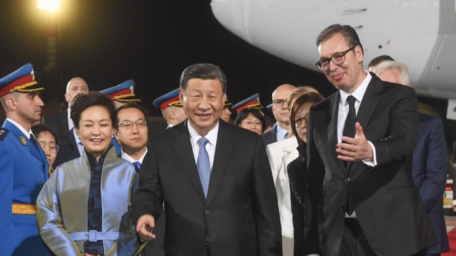 "Стоманено приятелство": Си Цзинпин пристигна на посещение в Сърбия