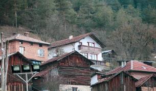 <p>Призрачни домове: Ето колко са безлюдните населени места в България</p>