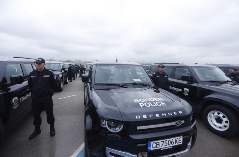40 високопроходими джипа влизат в автопарка на Гранична полиция