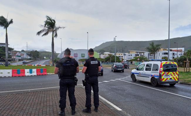 <p>Стотици полицаи на крак във Франция в битка за Нова Каледония</p>