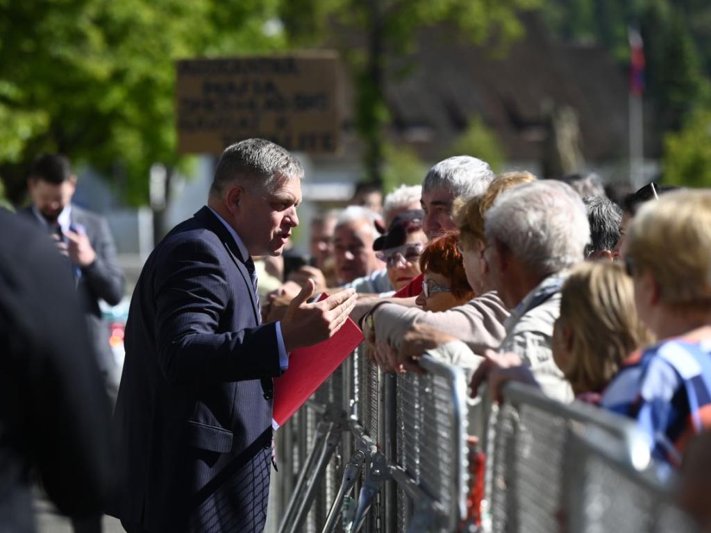 Словашкият премиер Роберт Фицо е в съзнание и е контактен  Той е
