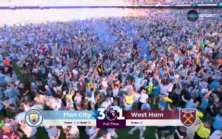 Феновете на Ман Сити нахлуха на терена след спечелването на четвърта поредна титла (видео)