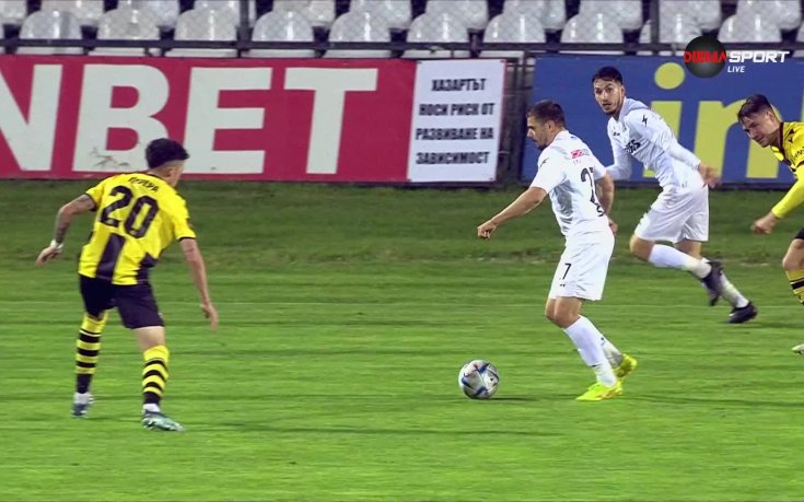 Владимир Николов покачи на 3:1 за Славия