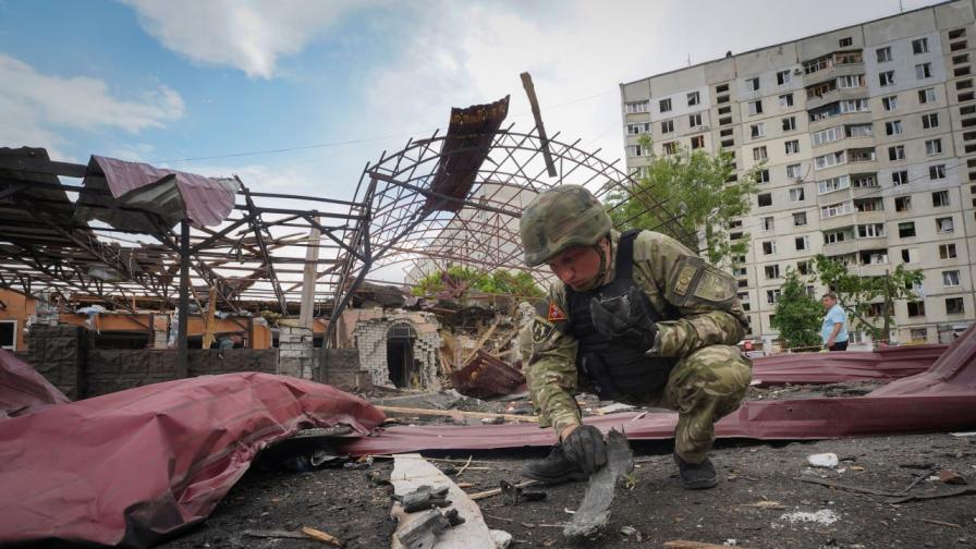 <p>Руска атака в Харков, има загинали и ранени (ВИДЕО)</p>