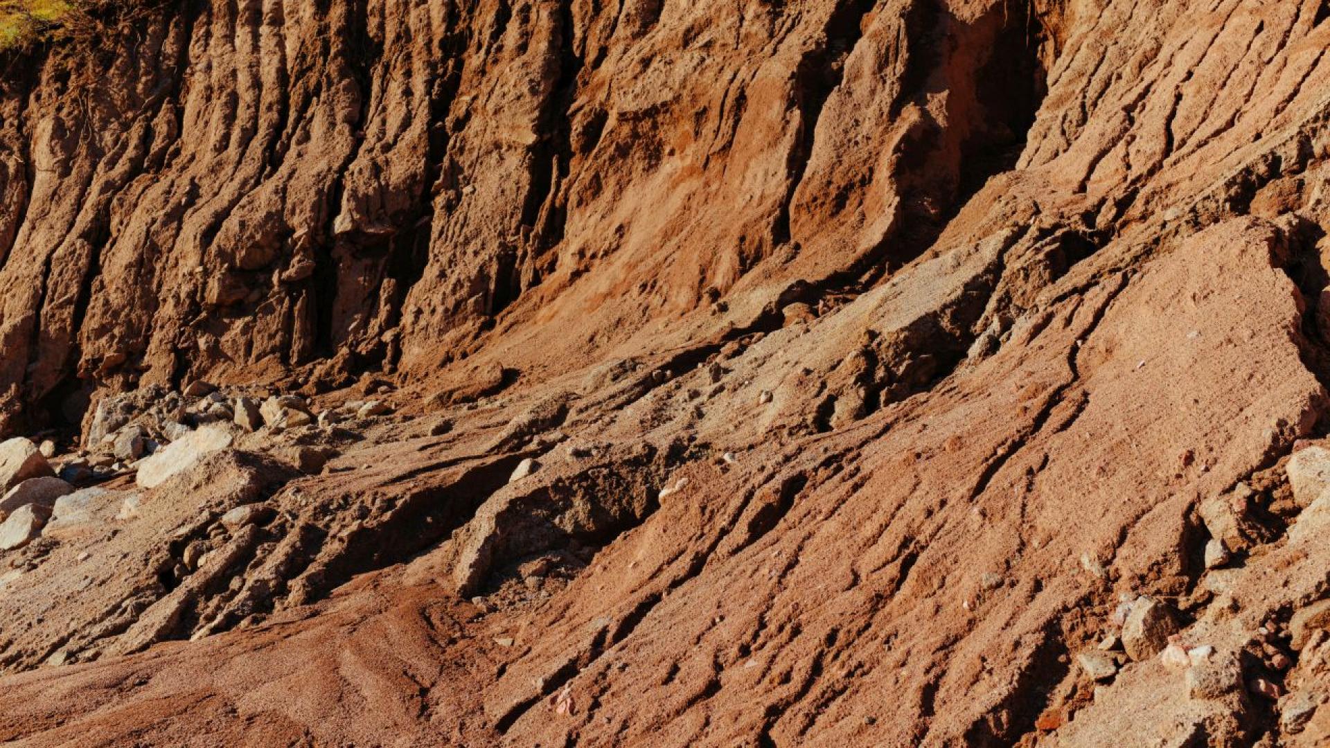 Баща и двете му дъщери са загинали при свлачище в