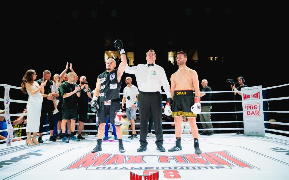 Борислав Велев Рой запази сто процентовият си актив от нокаути в главната боксова среща на галавечерта MAX FIGHT 58