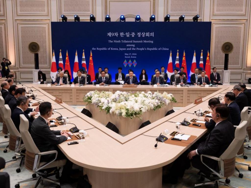 Лидерите на Южна Корея, Китай и Япония се срещнаха в Сеул