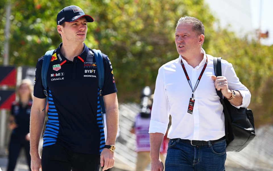 „Промийте му ушите“: Бащата на Верстапен изригна срещу слухове за сина си