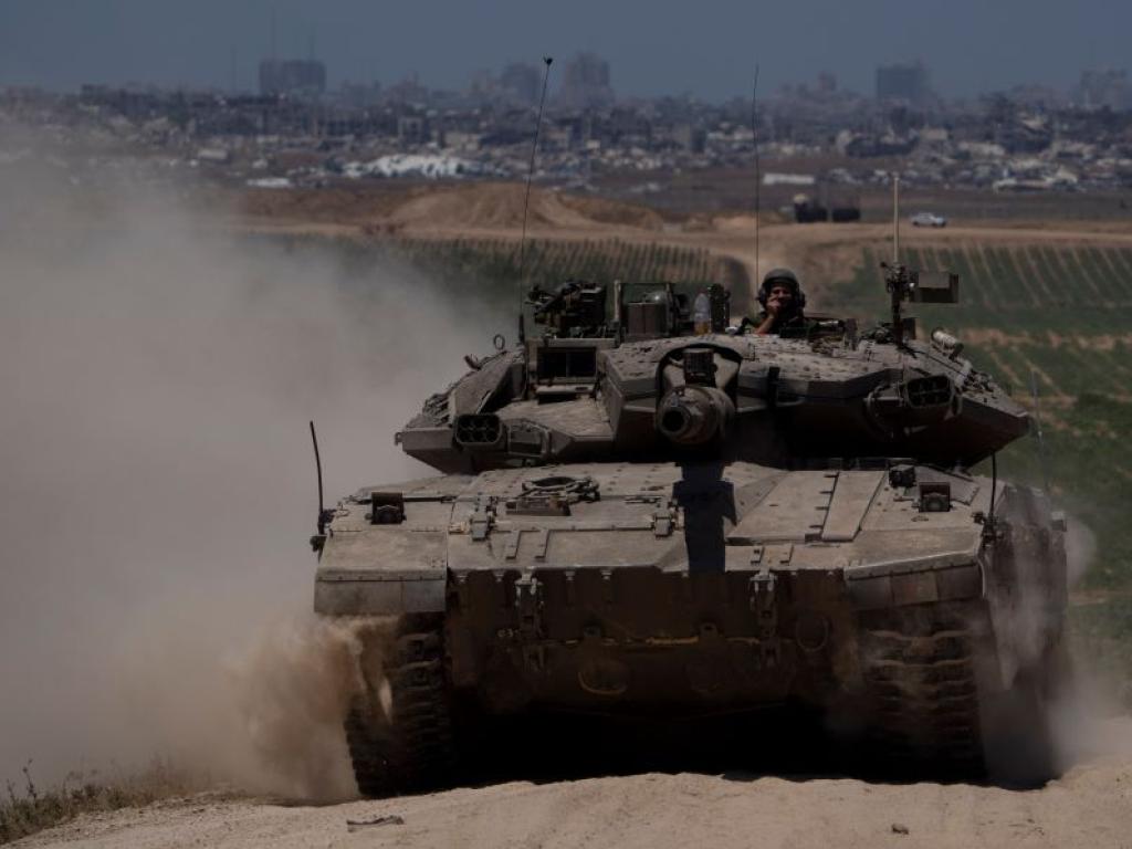 Израелски танкове достигнаха днес центъра на град Рафах за първи