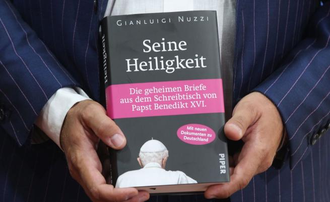 Скандалната книга "Негово Светейшество. Тайните документи на Бенедикт XVI"