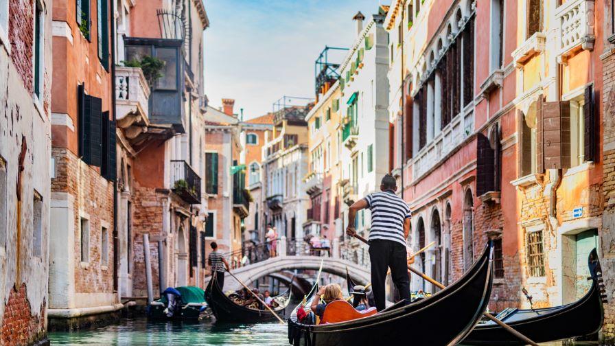 Нови ограничения за туристите във Венеция