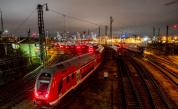 Заради свлачище: Влак със 185 пътници дерайлира в Германия