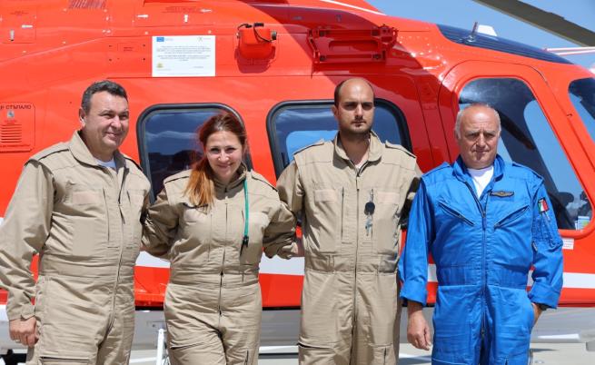  Екип на Центъра за незабавна здравна помощ по въздух осъществя първата си задача. По въздух е изпратен медицинският екип доктор Вера Иванова и здравна сестра Георги Радоев. 