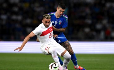 Италия и Турция играят при резултат 0 0 в контролен