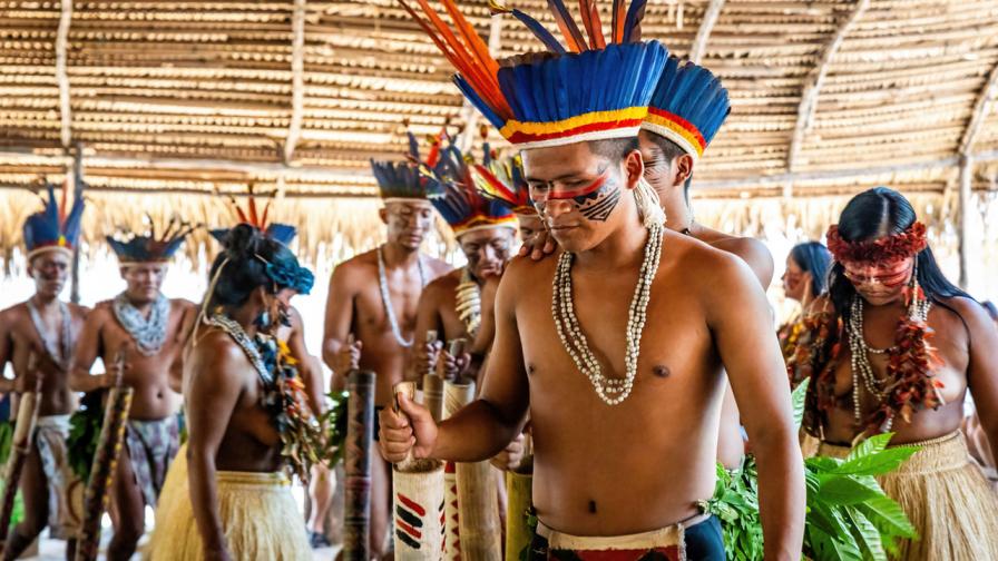 Дадоха интернет на бразилско племе... то се пристрасти към порното