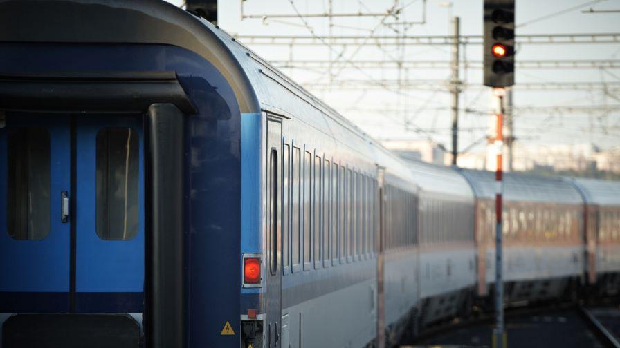 На косъм от обръщане: Инцидент с влак на жп линията София-Варна