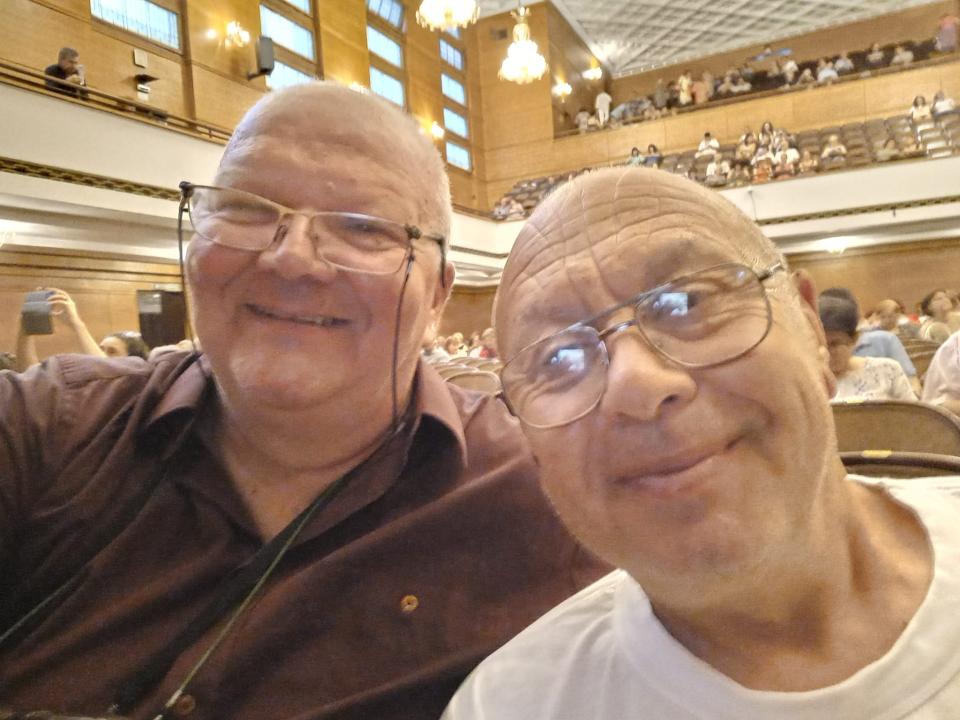 Родният шоумен сподели концерта с композитора Асен Драгнев