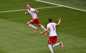 ГЛЕДАЙ НА ЖИВО: Полша 1:0 Нидерландия, Букса наказа "лалетата"