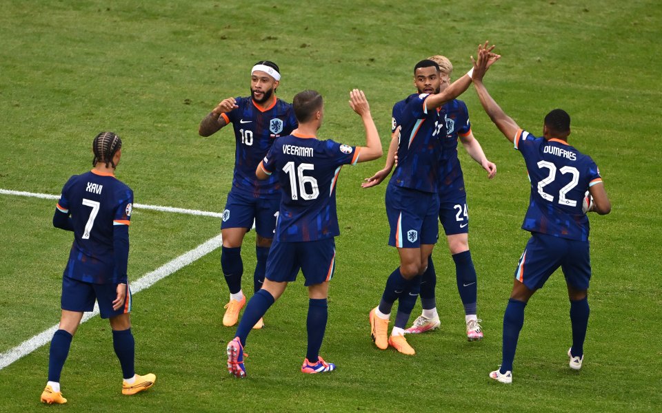 Полша и Нидерландия играят при в първия мач от група