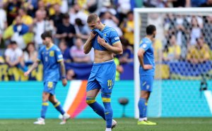 Шок: Футболистите на Украйна изхвърлили селекционера от съблекалнята
