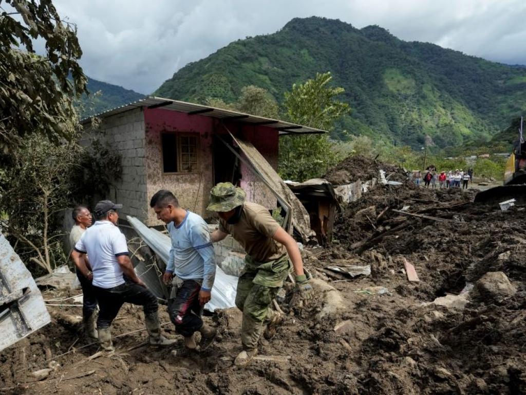 Най малко 7 души загинаха в Еквадор при свлачища предизвикани