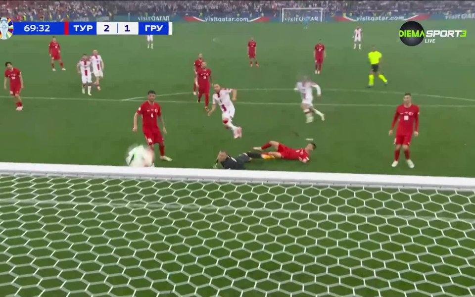 Двадесет минути преди края на мача между Турция и Грузия