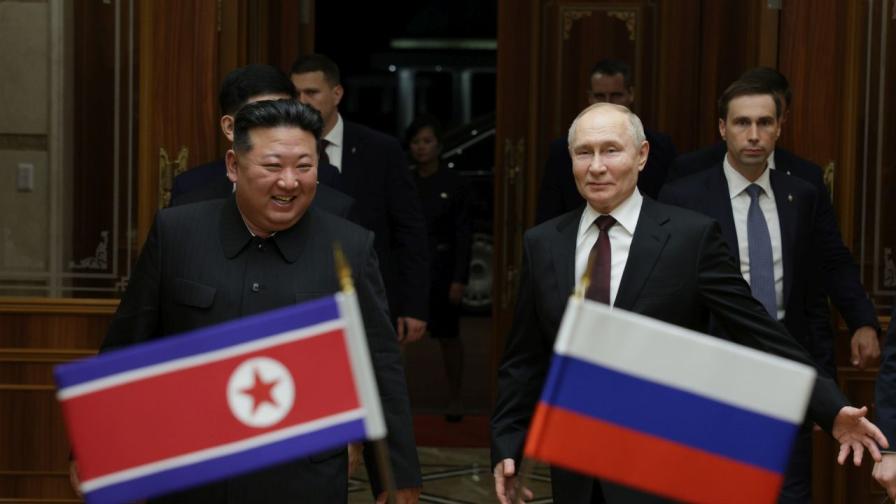 Путин и Ким в голяма церемония на централния площад в Пхенян